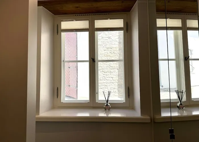 Luxury In The Heart Of Old Town Apartment *