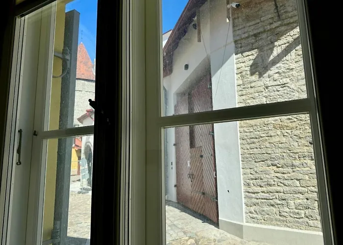 Luxury In The Heart Of Old Town Apartment