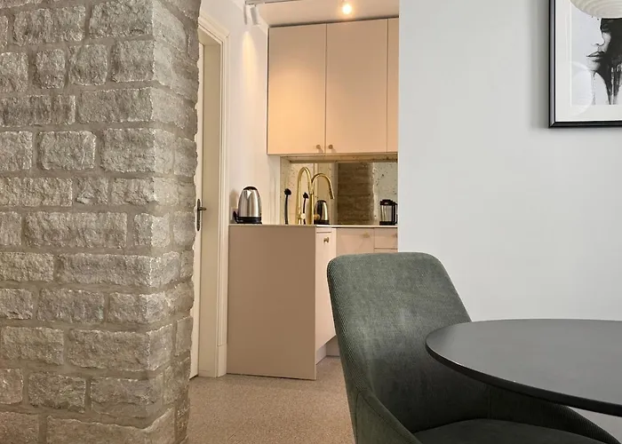 Luxury In The Heart Of Old Town شقة *